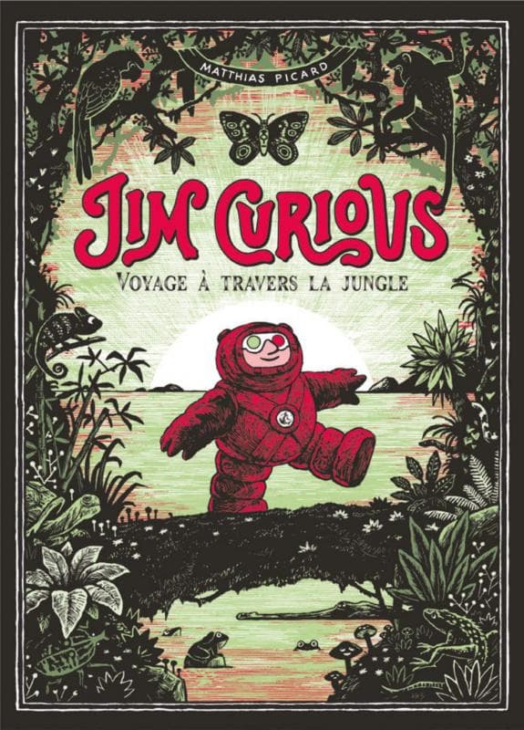 Jim Curious est endormi, mais quelque chose se pose sur son visage... C'est une libellule, qui s'envole et prend la fuite à travers le miroir du salon ! Jim s'engage à sa suite et, soudain, une forêt puissante et ancestrale lui fait face ...Au coeur d'une mangrove dédaléenne, sous les frondaisons lumineuses d'une forêt primaire, aux pieds de pins millénaires, Jim le scaphandrier entame un nouveau périple ! Il sillonne un champ de lentilles d'eau sans déranger grenouilles et crocodiles, se laisse guider vers les sous-bois par d'envoûtants papillons et s'avance dans la jungle... Majestueux et tendus vers le ciel, tortueux ou intrigants : les arbres forment le décor de ce nouveau voyage en trois dimensions ! Singes, toucans, tortues, serpents : les forêts vibrent de vie, et ces rencontres rythment la marche paisible de Jim Curious. Mais, sourdement, la présence de l'homme affleure - fait surface, et interroge... Sept ans après un premier Voyage au coeur de l'océan, Matthias Picard redonne vie au candide scaphandrier pour un nouveau conte muet et poétique ! Évoquant autant Gustave Doré que les affichistes psyché du Mouse Studio, son trait est toujours plus virtuose, et sa mise en relief magistrale. Les paysages se succèdent, d'une beauté formidable. Jim esquisse un sourire : il contemple, et c'est nous qui sommes émerveillés. Vendu avec deux paires de lunettes 3D anaglyphes.