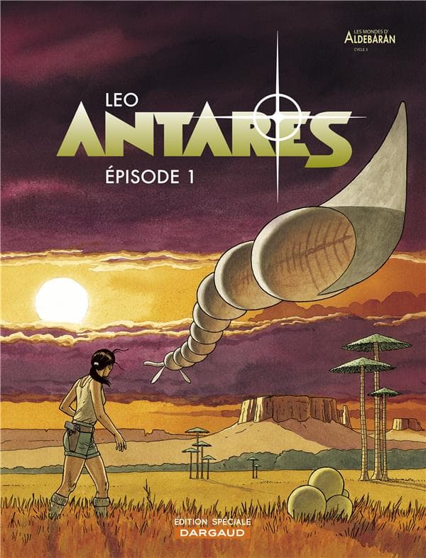 En 2148, l'équipe du professeur Samir Junieh de la base lunaire d'Endymion, a découvert une planète très semblable à la Terre orbitant autour de l'étoile appelée GJ 1211. Etant donné que, vue de la Terre, cette étoile se trouve devant une autre bien plus connue et plus joliment nommée, l'étoile Antarès dans la constellation du Scorpion, cette nouvelle planète a fini par être nommée « Antarès ».Après les difficultés de la colonisation des deux autres planètes extrasolaires, Aldébaran et Bételgeuse, on hésita beaucoup sur Terre à lancer des nouveaux projets. Ce n'est qu'au début 2185 qu'une multinationale américaine, le groupe « Forward Enterprises », déposa la demande d'autorisation pour lancer un projet de colonisation d'Antarès. L'acceptation de la part de l'ONU tarda à venir, car des voix se sont élevés contre l'attribution du contrôle d'un processus de colonisation à un groupe privé, surtout quand ce groupe présente une structure assez opaque, certains allant même à affirmer qu'il appartiendrait à une secte religieuse. Mais aucune anomalie n'ayant pu être prouvée, l'autorisation a fini par être accordée.Un projet de colonisation, comme on peut l'imaginer, requiert un investissement pharaonique, et le groupe « Forward » a eu des difficultés à réunir tout le capital nécessaire. Parmi les mesures décidées pour surmonter ce problème il y en avait une assez inattendue : le recrutement de Kim Keller pour participer au premier vol.Il se passe que, après les événements de Bételgeuse, Kim est devenue une personnalité très populaire et admirée. Si elle s'engageait dans le projet Antarès, elle pourrait apporter un bien utile gage de sérieux à cette entreprise. Seulement, Kim est fatiguée et traumatisée par ce qu'elle a vécu sur Bételgeuse, et elle n'a qu'un souhait : rentrer sur Aldébaran pour y mener la vie tranquille d'une « fille normale ». Mais la réalité c'est qu'elle n'est pas une « fille normale ». Et le patron de « Forward » va utiliser tous les moyens pour la faire accepter de partir avec eux vers Antarès. Des moyens qui confine au chantage moral. Comment pourra-t-elle résister ?Pauvre Kim ! On peut penser que son destin est celui de ne jamais pouvoir décider de sa vie, d'être toujours condamnée à le subir les événements et d'être emportée dans des aventures incertaines. Heureusement qu'elle a des ressources, la jeune Kim. A commencer par l'aide de ses amis : Alexa, Pad, Maï Lan et surtout Marc, le beau Marc qu'elle connaît depuis l'enfance et qui paraît - enfin ! - de nouveau s'intéresser à elle et vouloir reconstruire leur liaison. Il n'empêche, les choses ne seront pas faciles. D'un côté, la planète n'est peut-être pas aussi accueillante qu'on veut le faire croire : elle cache, en réalité, des secrets assez inquiétants. D'un autre côté, les événements surprenants que Kim a vécu sur Bételgeuse a laissé en elle plus de traces qu'elle ne soupçonne.