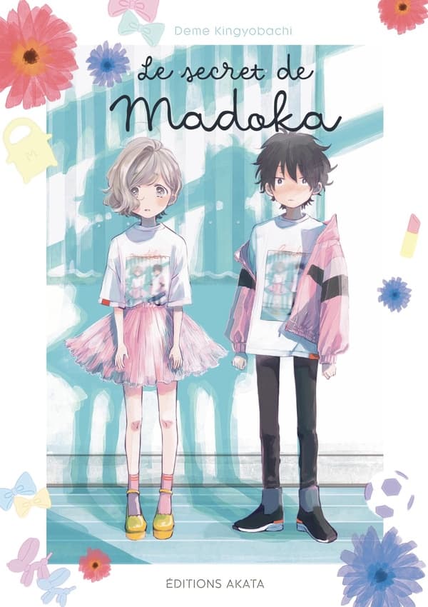 Dans Le Secret de Madoka, suivez la rencontre entre deux enfants qui ne se reconnaissent pas dans les normes que la société essaie de leur imposer. A travers leur histoire, Deme Kingyobachi invite à l'ouverture d'esprit et à la compréhension de l'autre !Madoka est un petit garçon. Mais ce qu'il préfère, ce sont les peluches et les robes que lui confectionne sa soeur. Hélas, ses camarades n'ont pas toujours réussi à comprendre ses goûts et cela lui a parfois causé du tort. Aussi, quand suite à un déménagement, il se retrouve dans une nouvelle classe, il se promet de se comporter comme un garçon . Mais Itsuki, sa voisine de classe qui ne se sent pas très à l'aise avec ce qu'on attend des filles, remarque très vite Madoka... Et si c'était le début de leur histoire d'amitié ?