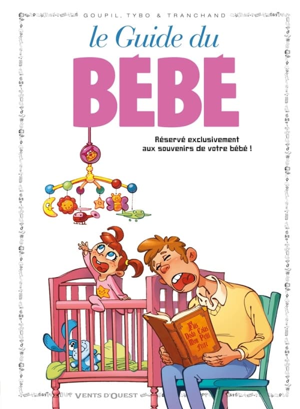 Tout le monde connaît les fameux livres de naissance de bébés : des livres souvenirs qui permettent de conserver, dans les moindres détails, toutes les informations concernant son enfant, de sa naissance aux premières années de sa vie.Du choix du prénom, en passant par ses premiers cris, ses premiers mots, ses premières dents, ce Guide du Bébé en BD, richement illustré et plein de délicatesse, permettra à tous les parents de noter au quotidien les petits bonheurs et événements inhérents à leur progéniture ! Présenté d'une manière amusante et ludique, cet ouvrage reste le cadeau idéal à offrir à tous les jeunes parents qui souhaitent suivre le développement de leur enfant avec douceur.Un album de souvenirs que toute la famille pourra relire bien des années plus tard...