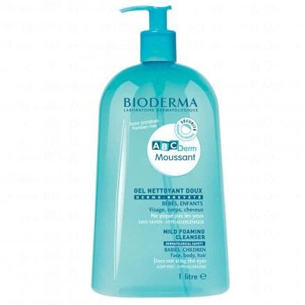 Nettoie en douceur la peau sensible des bébés et des enfants. Il respecte l'équilibre cutané et capillaire tout en préservant la santé de la peau. ABCDerm Gel moussant du laboratoire dermatologique BIODERMA est un gel lavant doux sans savon spécialement conçu pour respecter la peau sensible et délicate des bébés et des enfants. Ce gel nettoyant pour bébé nettoie en douceur tout en respectant l'équilibre cutané et capillaire, laissant la peau et les cheveux doux. ABCDerm Gel moussant est un produit de toilette pour bébé de haute qualité, conçu pour respecter et prendre soin de la peau fragile des tout-petits.Le produit offre une bonne tolérance cutanée et oculaire, assurant une utilisation sûre pour les bébés et les enfants. La texture du produit est douce et moussante pour une application agréable et facile. Formulé selon le principe de l'écobiologie, ABCDerm Gel moussant respecte l'écosystème de la peau et préserve sa santé durablement.