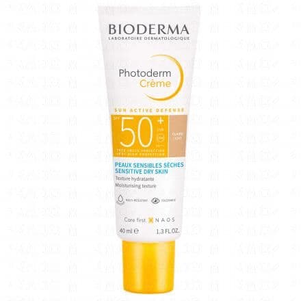 Crème solaire teintée, destinée aux peaux sensibles sèches. Elle offre une très haute protection UVA/UVB tout en unifiant le teint pour un rendu lumineux. Idéale pour le visage et le cou. PHOTODERM Crème SPF50+ Claire de BIODERMA est une crème solaire teintée pour le visage, conçue pour les peaux normales à sèches. Elle offre une très haute protection UVA/UVB et procure 8 heures d'hydratation à la peau. Sa formule dermatologique est renforcée par la technologie SUN ACTIVE DEFENSE, qui améliore la capacité de la peau à se défendre, contribuant ainsi à maintenir durablement la santé de votre peau au soleil. La texture de ce produit est non collante et non grasse, ce qui en fait une excellente base de maquillage.BIODERMA privilégie des ingrédients biomimétiques, proches de ceux naturellement présents dans la peau, pour agir sur ses mécanismes naturels. La technologie SUN ACTIVE DEFENSE, une protection solaire de haute technologie renforcée contre les UVA, qui associe des filtres UV et une protection biologique brevetée pour améliorer les capacités d’auto-défense de la peau. Les promesses de PHOTODERM Crème SPF50+ Claire sont soutenues par des études cliniques, qui démontrent une augmentation de +24% des défenses immunitaires de la peau. Cette crème solaire teintée est idéale pour les adultes et les adolescents, unifiant le teint et masquant les petites imperfections.Comme tous les produits BIODERMA, PHOTODERM Crème SPF50+ Claire est conçue selon le principe d'écobiologie, qui respecte l'écosystème de la peau et préserve sa santé durablement. Ce produit est également respectueux des écosystèmes aquatiques, comme en témoigne le label AQUATIC ECOSYSTEM TESTED.PHOTODERM Crème SPF50+ Claire est fabriquée à Aix en Provence, en France.