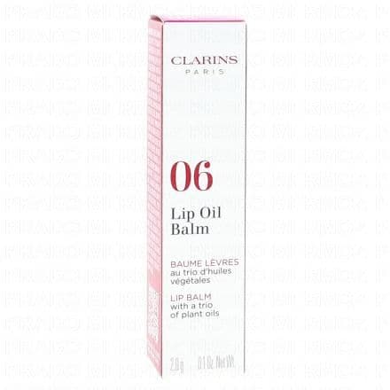 Baume à lèvres nourrissant. Découvrez le stick baume à lèvres teinté de Clarins. Il apporte une nuance légère et rehausse la couleur naturelle des lèvres dès la première utilisation.Sa texture onctueuse et fondante garantit une sensation de confort exceptionnel et une transparence parfaite, enrichie en ingrédients d’origine naturelle pour une action nourrissante.Ce baume combine soin et couleur, sans sacrifier la nutrition ni le confort. Véritable cocon hydratant, nourrissant et protecteur, sa formule fine et fondante est conçue pour offrir une expérience douce.Composé à 96 % d’ingrédients d’origine naturelle, ce baume teinté est enrichi d'un mélange d'huiles végétales ultra performantes :L’huile de rose musquée aide à nourrir et à apporter du confort aux lèvres.L’huile de jojoba nourrit en profondeur.L’huile de noisette maintient l'hydratation et nourrit les lèvres.Pour un effet repulpant ''baby lips'', un peptide renforce l'hydratation et laisse les lèvres souples et pleines.Inspiré du légendaire Lip Comfort Oil, ce baume teinté renferme 99 % d'ingrédients soin, pour embellir les lèvres instantanément et durablement.Ce baume teinté procure une nutrition intense tout en colorant délicatement les lèvres, avec un doux parfum. Chaque application apporte une touche de couleur naturelle et une texture crémeuse pour un confort absolu.Une brillance irrésistible vous attend avec six nuances gourmandes à découvrir pour sublimer vos lèvres en un seul geste.*Effet lèvres de bébé