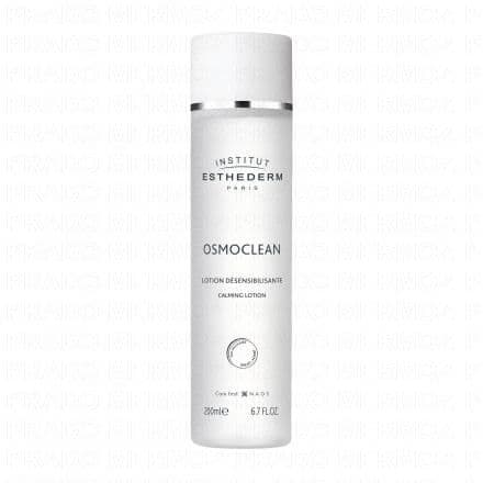 Lotion Tonique apaisante peaux sensibles ''Osmoclean Lotion Désensibilisante est un tonique apaisant, spécialement conçu par Institut Esthederm pour les peaux sensibles et réactives. Présentée dans un flacon de 200ml, cette lotion sans rinçage, douce et sans parfum, est formulée pour réduire les effets irritants de l'eau calcaire sur la peau. Elle finalise le démaquillage en apaisant et en tonifiant la peau sans l'agresser et tout en respectant l'équilibre de la flore cutanée. Elle est destinée aux peaux délicates, réactives ou sensibles.Les avantages de cette lotion résident dans son effet apaisant immédiat et durable. Elle rend la peau plus confortable, aide à estomper les rougeurs et à uniformiser le teint. Elle promet une peau claire, éclatante et apaisée.La technologie EAU CELLULAIRE, présente dans cette lotion, optimise la vitalité cellulaire et aide à préserver le capital jeunesse de la peau en reproduisant les qualités de l’eau contenue naturellement dans la peau. Le brevet SKIN BALANCE SYSTEM respecte et rééquilibre le microbiote cutané, cette flore microbienne qui est essentielle à la santé et à la beauté de la peau. Cette Lotion Désensibilisante Osmoclean offre à votre peau une sensation de confort immédiat et durable. Sa promesse : une peau apaisée et tonifiée sans être agressée, un respect de l'équilibre de la flore cutanée, une peau plus confortable et un teint uniformisé.Comme tous les soins Institut Esthederm, cette lotion désensibilisante pour le visage contient des ingrédients biomimétiques (formule inspirée des constituants naturels de la peau) pour une parfaite assimilation et affinité avec la peau. Les produits Institut Esthederm sont liés à l'écobiologie et au biomimétisme, deux piliers de la marque qui permettent de proposer des produits en parfaite osmose avec la peau. Enfin, comme tous les produits Institut Esthederm, cette Lotion Désensibilisante Osmoclean est conçue et fabriquée à Aix-en-Provence, en France, garantissant ainsi une qualité et une traçabilité irréprochables.''