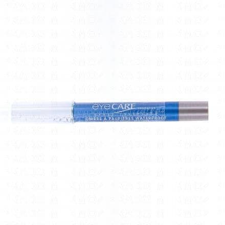 Enrichi en silicium, vitamine F et E Cette Ombre à Paupières se décline en teintes mates ou irisées. Son embout crayon fondant permet une application très facile et confortable.Appliquée en un trait, ou estompée au doigt, cette Ombre à Paupières donne au regard un look naturel comme sophistiqué. Waterproof, elle tient toute la journée sans migrer dans les plis de la paupière.Enrichi en silicium et vitamines F et E nourrissants et restructurant, ce crayon allie une action soin et maquillage protégeant et hydratant le fin tissu fragile qu’est la paupière pour un plus grand confort.Sans conservateur, ni chrome et carmin, sa formule assure une parfaite tolérance aux yeux sensibles ou allergiques.Ce crayon se taille avec un taille crayon spécifique pour le maquillage.