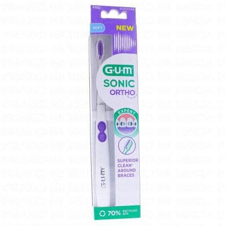 Spécialement conçue pour les appareils orthodontiques. La Brosse à Dents Electrique GUM Sonic Ortho est spécialement conçue pour les traitements orthodontiques.Elle permet d'accéder aux espaces les plus difficiles d'accès y compris dans les recoins des appareils dentaires.Ses vibrations soniques douces associées à ses brins à deux niveau rendent votre brossage plus précis et plus efficace qu'une brosse à dents standard.