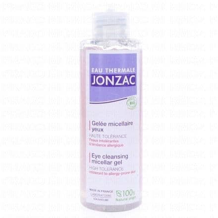 Soin visage qui démaquille en douceur et nettoie la peau. La gelée micellaire yeux Jonzac Reactive élimine efficacement, mais tout en douceur, le maquillage même waterproof ainsi que les impuretés qui se sont installées au cours de la journée à la surface de l'épiderme. Sa formule haute tolérance à 99% d'ingrédients d'origine naturelle n'agresse pas la peau. Elle est composée de micelles qui favorisent l'élimination du maquillage et des impuretés. Grâce à l'association d'eau florale de mauve, de bleuet et d'Eau Thermale de Jonzac, le contour de l'oeil est décongestionné. En effet, l'eau florale de mauve calme les irritations tandis que l'eau florale de bleuet dispose d'une action anti-cernes et anti-rougeurs. L'Eau Thermale de Jonzac, quant à elle, offre à la peau toutes ses propriétés apaisantes, anti-inflammatoires et régénérantes.