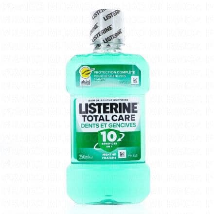 Bain de bouche antibactérien, vert. Pour parfaire l’hygiène bucco-dentaire quotidienne, le bain de bouche Listerine favorise l’élimination des bactéries responsables de la plaque dentaire. Sa composition aux huiles essentielles et au fluor réduit les saignements et les irritations des gencives et renforce l’émail des dents. Son utilisation procure une haleine fraîche. Prévient la formation du tartre et l'apparition des caries, protège et renforce l'émail des dents. Rafraîchissant de l'haleine. Usage quotidien. Conditionnement : flacon plastique. Une protection pour des dents plus fortes et des gencives plus saines en 2 semainesTriple action :1. Réduit la plaque efficacement2. Renforce les dents3. Aide à prévenir les gencives sensiblesTesté cliniquement* *Etude sur la réduction de la plaque