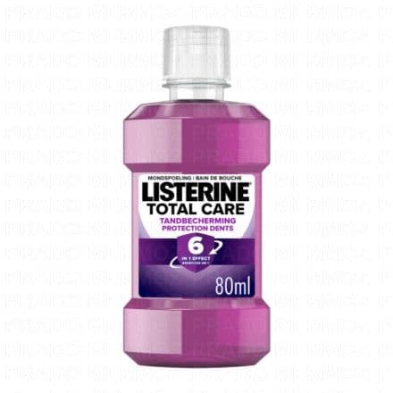 Bain de bouche, violet. Idéal pour une hygiène bucco-dentaire irréprochable, le bain de bouche Listerine Total Care offre un large spectre de protection en réduisant les bactéries responsables de la plaque dentaire et en renforçant l’émail des dents ce qui prévient la formation du tartre. Sa formule fluorée offre une haleine fraîche. Soin nettoyant et antibactérien. Réduit la plaque dentaire, prévient la formation du tartre, protège et renforce l'émail. Rafraîchissant de l'haleine 24 H. Conditionnement : flacon plastique. Le plus complet des bains de bouche Listerine®6 bénéfices en 1Testé cliniquement* *Etude sur la réduction de la plaque