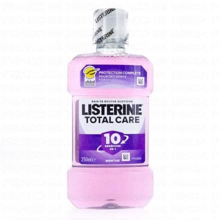 Bain de bouche, violet. Idéal pour une hygiène bucco-dentaire irréprochable, le bain de bouche Listerine Total Care offre un large spectre de protection en réduisant les bactéries responsables de la plaque dentaire et en renforçant l’émail des dents ce qui prévient la formation du tartre. Sa formule fluorée offre une haleine fraîche. Soin nettoyant et antibactérien. Réduit la plaque dentaire, prévient la formation du tartre, protège et renforce l'émail. Rafraîchissant de l'haleine 24 H. Conditionnement : flacon plastique. Le plus complet des bains de bouche Listerine®6 bénéfices en 1Testé cliniquement* *Etude sur la réduction de la plaque