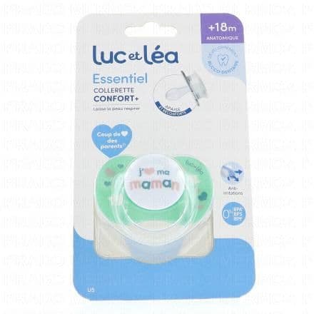 Sucette j'aime ma maman ou mon papa Laisse respirer la peau Motif et couleur aléatoire selon disponibilité. Merci de préciser le sexe de l'enfant dans le panier. Lorsqu'il s'agit de fournir à votre enfant des accessoires de confort, la sucette Essentiel collerette confort+ +18 mois Luc et Léa se distingue par sa qualité exceptionnelle et son design minutieusement étudié. Conçue pour répondre aux besoins des tout-petits de 18 mois et plus, cette sucette devient rapidement l'alliée réconfortante de votre bébé. Chaque moment de calme et de tranquillité est précieusement facilité par cet accessoire essentiel du quotidien. Grâce à sa collerette confort, elle protège doucement la peau fragile de votre enfant tout en lui offrant la douceur qu'il mérite. La sucette Essentiel collerette confort+ +18 mois Luc et Léa a été méticuleusement pensée pour que chaque contour, chaque angle soit propice au confort de votre enfant. Son anneau pratique permet à votre bébé de saisir et manipuler facilement la sucette, renforçant ainsi sa motricité fine tout en satisfaisant son besoin intuitif de succion. Le design innovant de la collerette prend soin de la peau délicate de bébé, réduisant les risques de rougeurs ou d'irritations. Cette succion contrôlée et douce garantit un apaisement immédiat, indispensable pour soulager bébé lors des moments de tension ou de transitions. Ainsi, chaque détail a été pensé pour allier confort et sécurité, essentielle pour assurer la tranquillité d'esprit des parents.