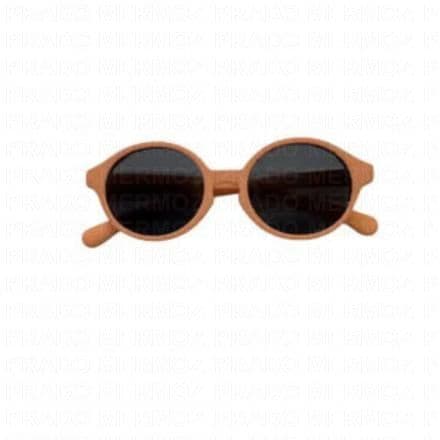 Lunettes de soleil pour bébé 0 à 2 ans : protection UV400, filtre de catégorie 4, verres polarisés. Lunettes de soleil pour bébé 0 à 2 ans : protection UV400, filtre de catégorie 4, verres polarisés.Fabriquées majoritairement à partir de caoutchouc issu de pneus recyclés, elles sont flexibles et ultra-légères.Disponibles en trois couleurs : vert, corail et bleu.