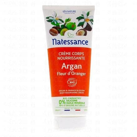 Nourrir et protéger le corps Natessance Crème Corps Nourrissante Argan Fleur d'Oranger 200 ml est une crème délicieusement parfumée, idéale pour nourrir et protéger le corps.Sa formule est une synergie de 2 huiles précieuses : l'huile d'Argan nourrissante et anti-oxydante et l'huile à la Fleur d'oranger subtilement parfumée dont les fleurs ont des propriétés apaisantes.Elle contient également du beurre de karité pour protéger et nourrir l'épiderme.