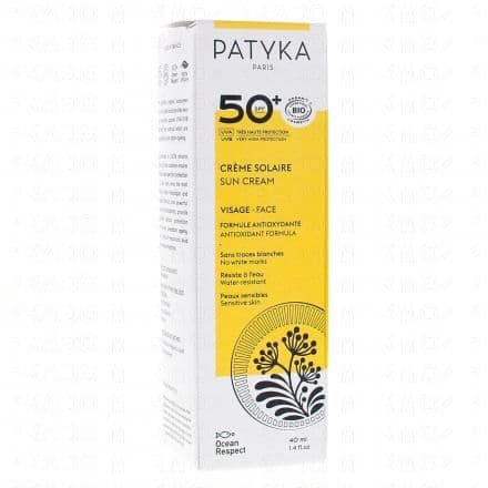 Très haute protection UVA /UVB, sans traces blanches et résiste à l'eau Recommandée par les dermatologues, la Crème Solaire Visage SPF50+ protège efficacement des effets du soleil, même les peaux les plus sensibles, grâce à sa formule : Très Haute protection : concentrée en Oxyde de Zinc et Dioxyde de Titane, deux filtres minéraux naturellement efficaces, qui offrent une haute protection solaire à large spectre UVA / UVB. elle est enrichie en Acide Hyaluronique Pur et Naturel, actif particulièrement hydratant, et en Aloe Vera Bio, connu pour ses vertus apaisantes.