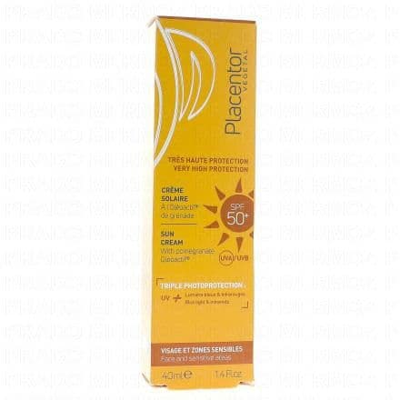 Crème solaire visage SPF50+ Soin solaire à base de glycérine végétale conçue pour le visage, le cou et le décolleté. Elle assure une très haute protection solaire contre les rayons UVA et UVB grâce à son indice SPF50+. Parfaitement adaptée aux peaux claires et sensibles, elle est également recommandée pour les peaux sujettes aux taches pigmentaires.