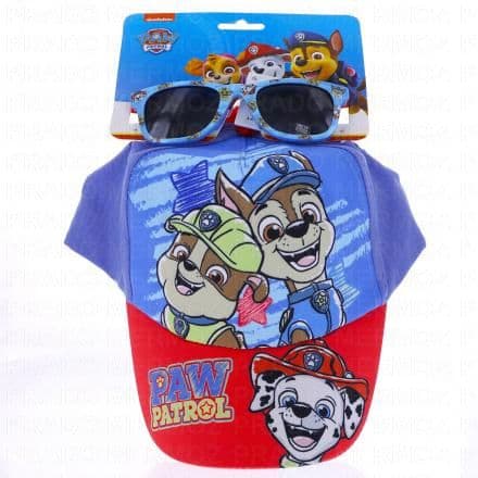 Pack Accessoires pour enfant Offrez à votre enfant un look tendance et une protection optimale avec cet ensemble casquette et lunettes de soleil. Conçu spécialement pour les enfants, il associe style, confort et fonctionnalité. Disponible en plusieurs modèles colorés à l’effigie des personnages les plus appréciés de l’univers Disney, Marvel et bien d'autres, il ravira tous les petits fans. La casquette est légère et ajustable pour un maintien parfait, tandis que les lunettes de soleil protègent efficacement les yeux des rayons UV. Idéal pour les journées ensoleillées, les vacances, les sorties au parc ou à la plage, ce duo deviendra vite un indispensable de l’été. Parfait aussi comme idée cadeau originale et utile, cet ensemble allie fun et protection dans un style ludique et moderne.Taille de la casquette dans le titre du produit