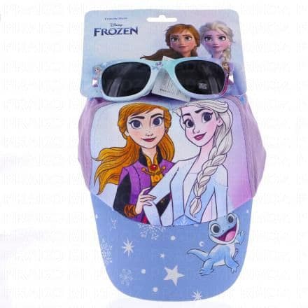 Pack Accessoires pour enfant Offrez à votre enfant un look tendance et une protection optimale avec cet ensemble casquette et lunettes de soleil. Conçu spécialement pour les enfants, il associe style, confort et fonctionnalité. Disponible en plusieurs modèles colorés à l’effigie des personnages les plus appréciés de l’univers Disney, Marvel et bien d'autres, il ravira tous les petits fans. La casquette est légère et ajustable pour un maintien parfait, tandis que les lunettes de soleil protègent efficacement les yeux des rayons UV. Idéal pour les journées ensoleillées, les vacances, les sorties au parc ou à la plage, ce duo deviendra vite un indispensable de l’été. Parfait aussi comme idée cadeau originale et utile, cet ensemble allie fun et protection dans un style ludique et moderne.Taille de la casquette dans le titre du produit