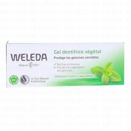 Gel dentifrice végétal adoucissant et anti-plaque. Le gel dentifrice végétal WELEDA est sous forme d’une pâte à base d’acide silicique associées à des huiles essentielles assanissantes. Son action purifiante élimine le tartre et la plaque dentaire tout en respectant la gencive. Pour des dents saines et blanches au quotidien. Adoucissant et anti-plaque.